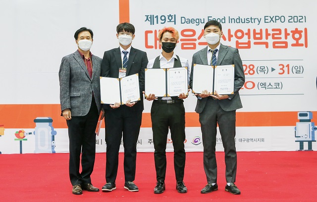 ▲ 선린대 호텔외식경영계열은 지난달 31일 제 19회 대구음식산업박람회의 전통주 창작칵테일 경연대회 에서 금·은·동상을 수상했다.ⓒ선린대