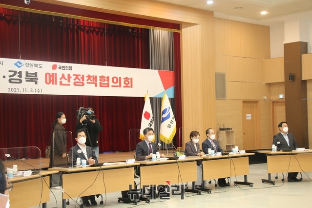 ▲ 이번 협의회에는 김기현 국민의힘 원내대표, 이만희 예결위 간사, 강민국 원내대변인, 김정재 경북도당위원장, 정희용 경북도당 수석부위원장 참석했다.ⓒ뉴데일리