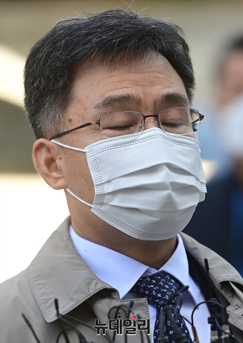 ▲ 화천대유 대주주 김만배 씨가 지난 3일 오후 서울 서초구 서울중앙지방법원에서 열린 구속 전 피의자 심문(영장실질심사)에 출석하고 있다. ⓒ정상윤 기자