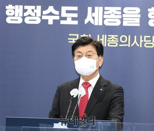 ▲ 이춘희 세종시장이 4일 정례브리핑을 통해 세종기가 1조 9213억 원 규모의 내년 예산안을 편성했다고 밝히고 있다.ⓒ이길표 기자