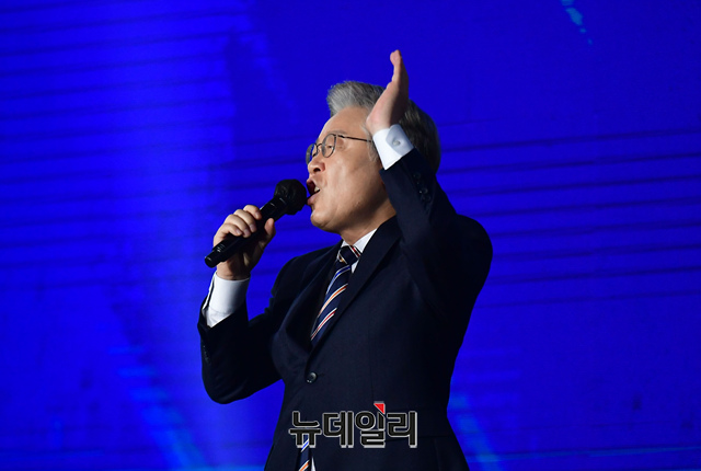 ▲ 이재명 더불어민주당 대선 후보가 지난 2일 오후 서울 송파구 올림픽공원 체조경기장에서 열린 제20대 대통령선거 선거대책위원회 출범식에서 발언을 하고 있다.ⓒ이종현 기자