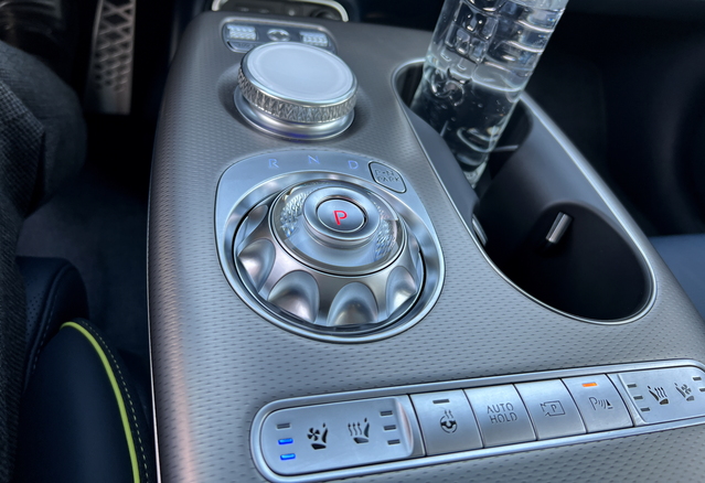 ▲ 원 형태의 전자변속기 크리스탈 스피어 모습. ⓒ김재홍 기자