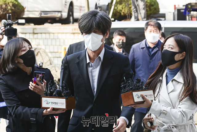 ▲ 대장동 게이트와 관련해 천화동인 4호 소유주 남욱 변호사가 지난 3일 오후 서울 서초구 서울중앙지법에서 열린 구속 전 피의자 심문에 출석하고 있다. ⓒ강민석 기자