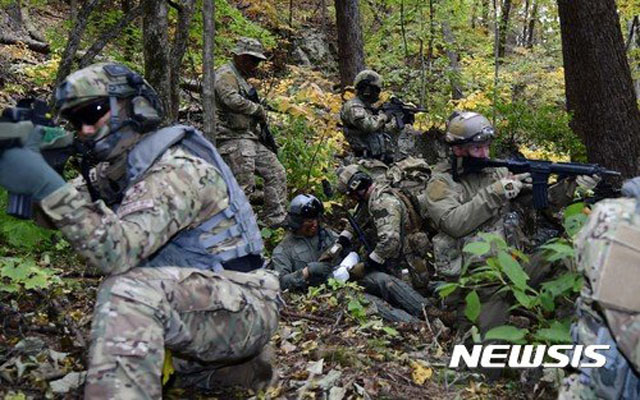 ▲ 과거 한미연합훈련 중 합동작전 중인 양국 특수부대. ⓒ뉴시스. 무단전재 및 재배포 금지.