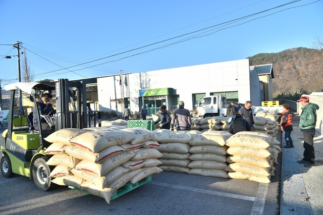 ▲ 청송군(군수 윤경희)은 11월 8일 청송읍 청운농창을 시작으로 11월 24일까지 36개소에서 2021년산 공공비축미곡 매입을 실시한다.ⓒ청송군