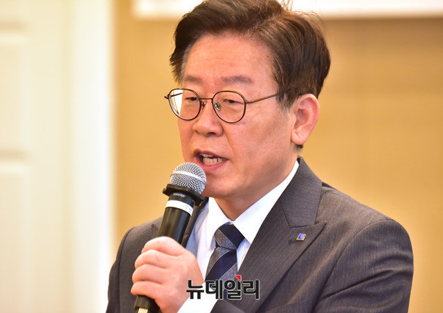 ▲ 이재명 더불어민주당 대선 후보가 6일 밤 코미디 프로그램에 출연, 