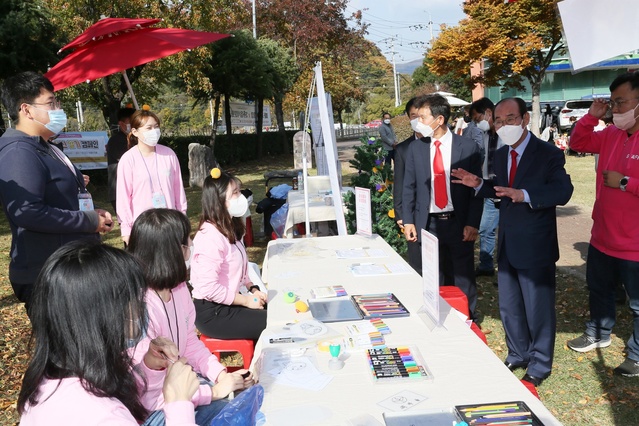 ▲ 청도군 농촌신활력플러스사업 추진단(단장 최희영)은 6일 새마을공원에서 주민주도 플리마켓 ‘제2회 마카모디장’을 성황리에 개최했다.ⓒ청도군