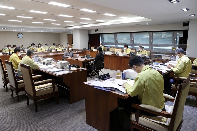 ▲ 8일 충남도의회에서 열린 충남도의회 교육위원회 행정사무감사 장면.ⓒ충남도의회