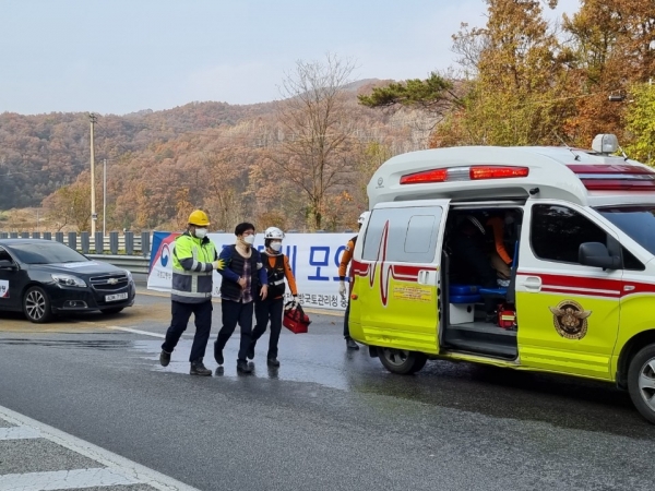 ▲ 겨울철 폭설 및 도로 살얼음 발생 시 대처 상황 훈련.ⓒ대전국토청