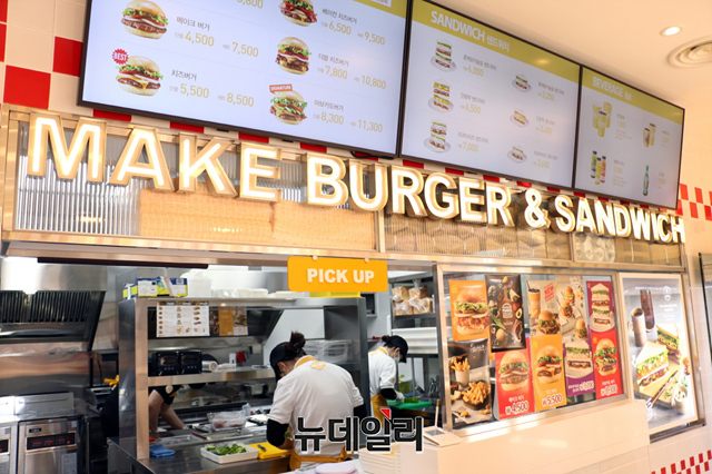 ▲ 메이크 버거&샌드위치 매장 내부 모습 ⓒ채선당
