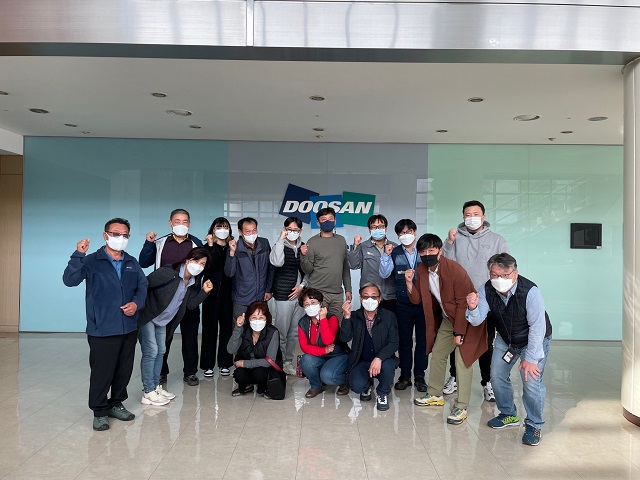 ▲ 시민참관단은 원자로·가압기·증기발생기, 사용후핵연료 운반·저장 용기(CASK) 등 원전 핵심부품과 기자재를 제작·생산하는 창원 소재의 두산중공업을 견학했다.ⓒ월성본부