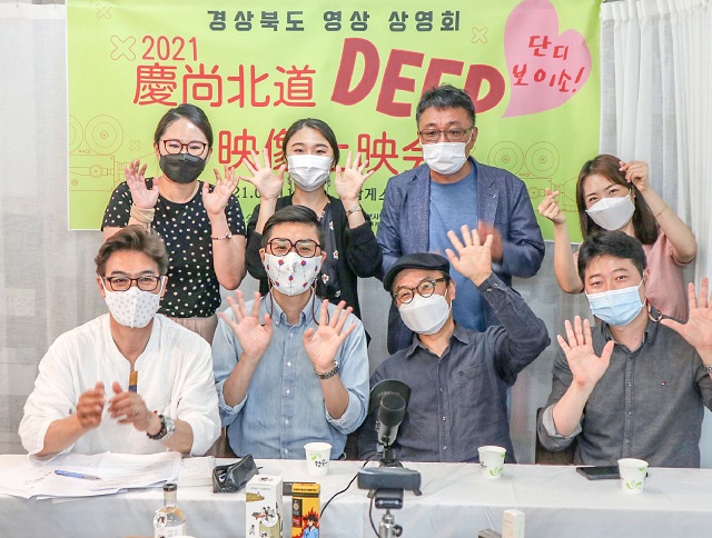 ▲ 선발된 경북관광 홍보요원들이 영상 상영회를 진행하고 있다.ⓒ경북관광공사