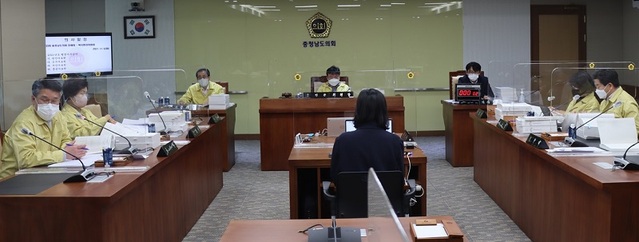 ▲ 충남도의회 복지환경위원회의 충남 4대 의료원 행정사무감사 장면.ⓒ충남도의회