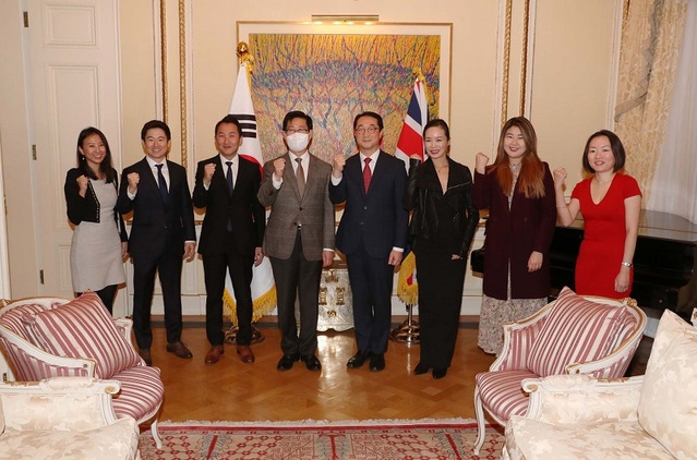 ▲ 영국을 방문하고 있는 양승조 충남도지사가 지난 9일 주영국대사관에서 한인 동포를 만나 고 있다.ⓒ충남도