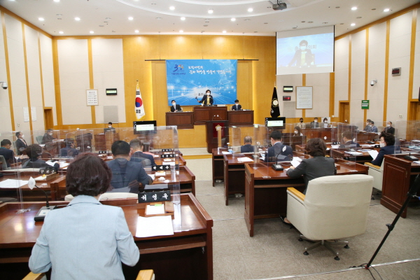 ▲ 충주시의회 천명숙 의장이 제261회 임시회 폐회를 선언하고 있다.
ⓒ충주시의회