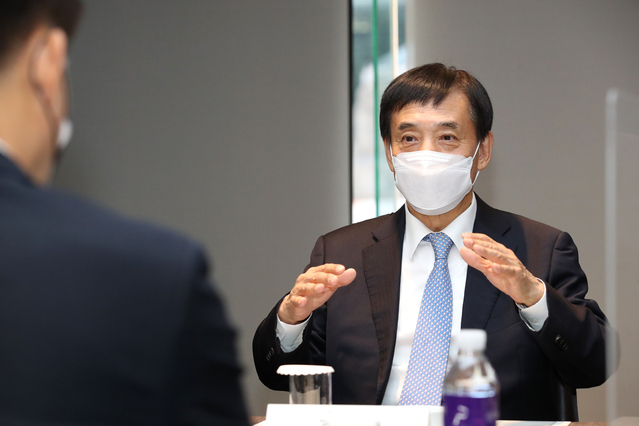▲ 이주열 한국은행 총재가 11일 오전 서울 중구 플라자호텔에서 개최된 경제동향간담회에서 모두 발언을 하고 있다.ⓒ한국은행