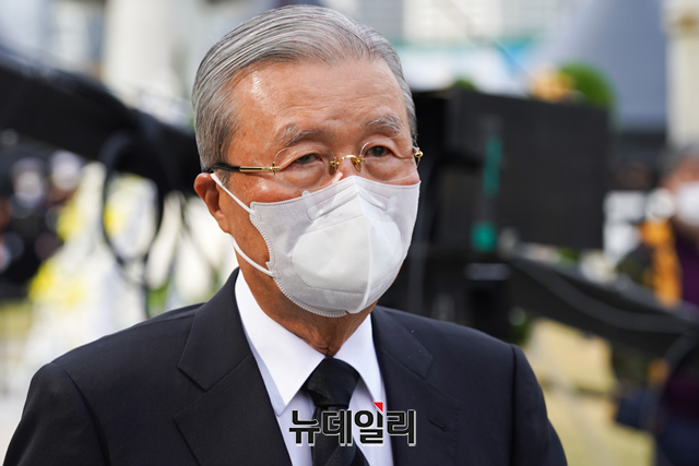 ▲ 10월30일 오전 서울 송파구 올림픽공원 평화의광장에 엄수된 故 노태우 전 대통령 국가장 영결식에 참석한 김종인 전 국민의힘 비상대책위원장 자료사진. ⓒ강민석 기자(사진=공동취재단)