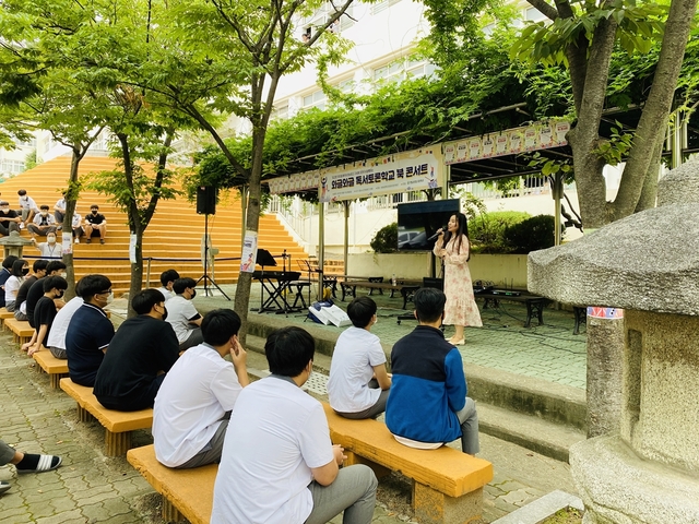 ▲ 영남공고는 코로나19와 공존하는 방과후학교 운영을 위해 실시간 온라인 및 블렌디드 수업을 진행하여 학생들의 기초기본학습 능력과 자기주도적 학습력, 자격증 취득 역량을 함양하여 진로를 개척해 나갈 수 있는 힘을 길러주었다.ⓒ대구시교육청