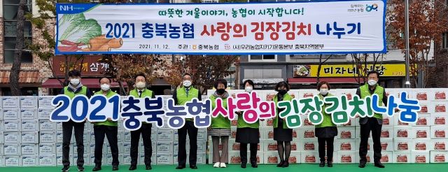 ▲ (왼쪽부터) 김영준 충북농협 노조위원장, 신대순 충북농협 부본부장, 서승우 충북도행정부지사, 염기동 충북농협 본부장, 최순옥 고향주부모임충북도지회장, 이상경 농가주부모임충북연합회장 등.ⓒ충북농협