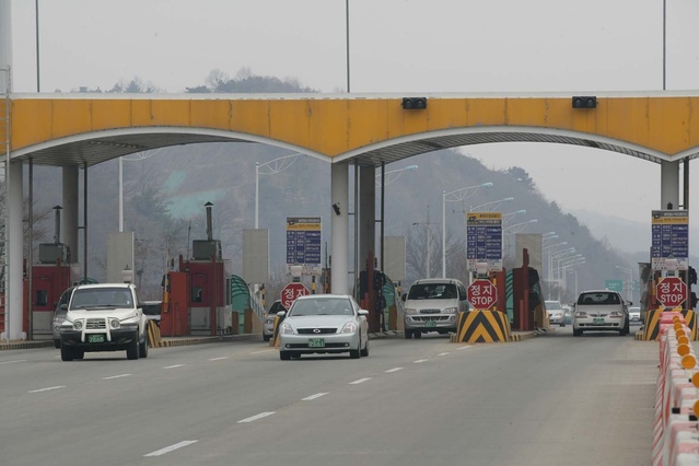 ▲ 대구시는 코로나19로 어려워진 시민들의 경제적 부담 경감과 이동권 증진을 위해 범안로의 삼덕요금소와 고모요금소 통행료를 2022년 1월 1일부터 차종별 최대 50%까지 인하할 계획이다.ⓒ대구시