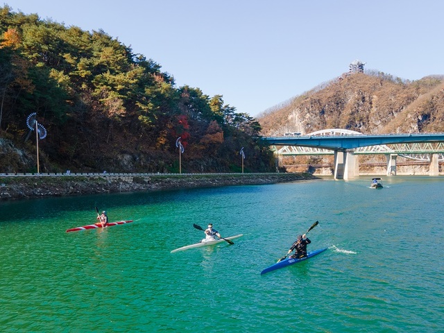 ▲ 카누 국가대표 선수들이 단양강에서 훈련을 하고 있다.ⓒ단양군