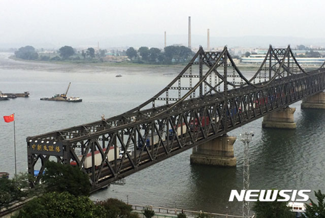 ▲ 중국-북한 국경의 상징인 압록강 철교. ⓒ뉴시스. 무단전재 및 재배포 금지.