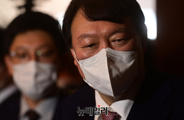 ▲ 15일 오전 서울 용산구 그랜드하얏트에서 김종인 전 비상대책위원장의 생애와 정치여정이 담긴  출판기념회가 열렸다. 이날 출판기념회에 참석한 윤석열 국민의힘 대선 후보. ⓒ정상윤 기자