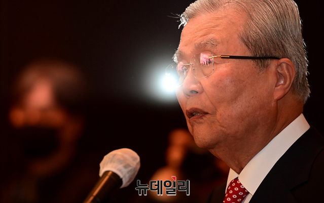 ▲ 15일 오전 서울 용산구 그랜드하얏트에서 김종인 전 비상대책위원장의 생애와 정치여정이 담긴  출판기념회가 열렸다. 출판기념회에 참석한 김 전 위원장. ⓒ정상윤 기자