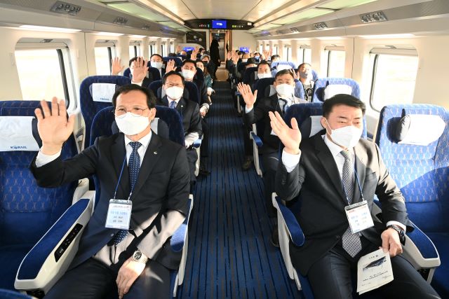 ▲ 중부내륙선 열차 시승 모습.ⓒ음성군
