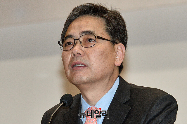 ▲ 곽상도 전 국민의힘 의원. 곽 전 의원은 대장동 특혜 개발 논란의 중심인 '화천대유' 측으로부터 아들이 50억원을 받은 것과 관련해 지난달 2일 의원직을 사퇴한다고 밝혔다. ⓒ뉴데일리DB