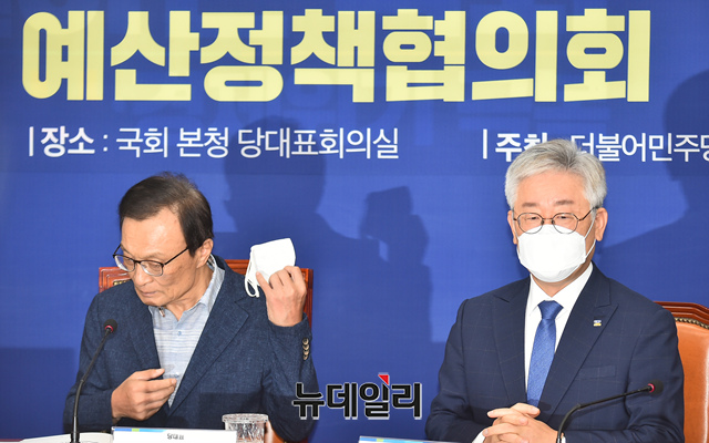 ▲ 이해찬 전 민주당 대표와 이재명 민주당 대통령 후보. ⓒ이종현 기자