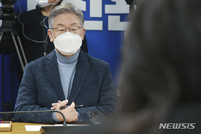 ▲ 이재명 더불어민주당 대선 후보가 지난 18일 서울 여의도 중앙당사에서 '정당쇄신, 정치개혁 의원모임' 간담회를 하고 있다. ⓒ뉴시스