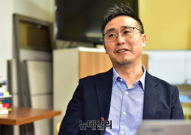 ▲ 자유와 인권을 주제로 한 '제1회 리버티국제영화제' 집행위원장을 맡은 김덕영 감독. 김 감독은 다큐멘터리 '김일성의 아이들'을 연출해 '로마국제무비어워즈'에서 다큐멘터리 부문 최우수 작품상을 수상한 바 있다. ⓒ정상윤 기자