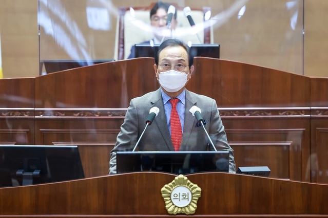 ▲ 박상돈 천안시장이 22일 시의회에서 시정연설을 하고 있다.ⓒ천안시의회