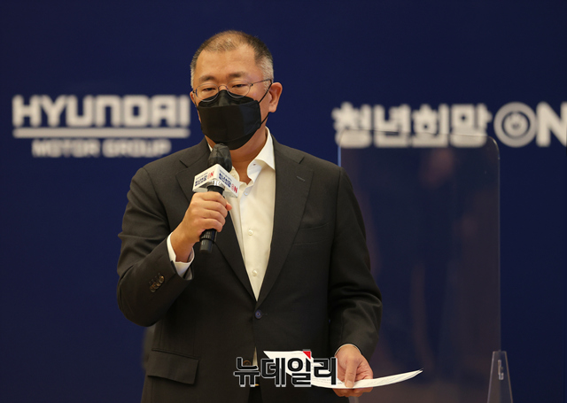 ▲ 정의선 현대차그룹 회장이 22일 청년희망 ON 프로젝트에서 인사말을 하는 모습. ⓒ뉴데일리 DB