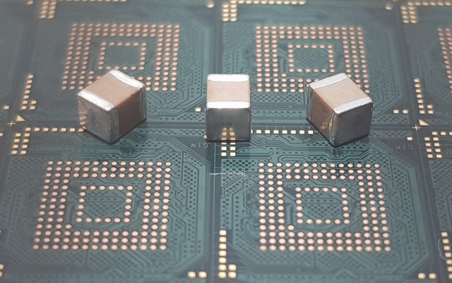 ▲ 5G 기지국용 MLCC. ⓒ삼성전기