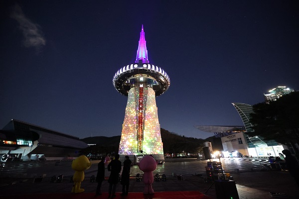 ▲ 대전 엑스포광장에 설치된 미디어파사드.ⓒ대전마케팅공사