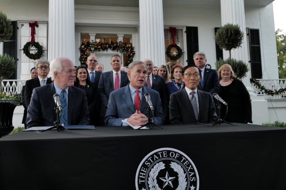 ▲ 첫 줄 왼쪽부터 존 코닌 상원의원, 그랙 애벗 텍사스 주지사, 김기남 삼성전자 부회장ⓒ삼성전자