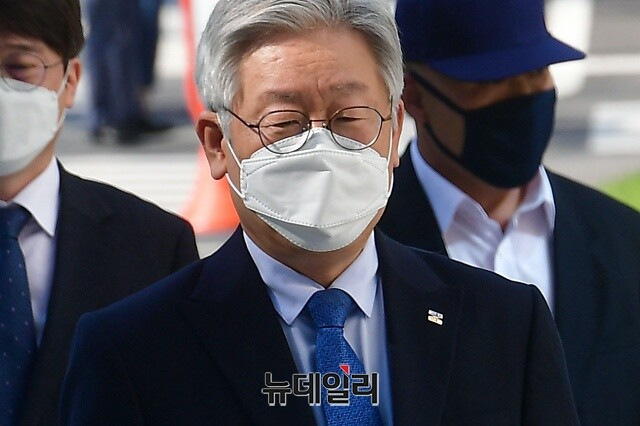 ▲ 이재명 더불어민주당 대선 후보가 '기민하지 못한 선거대책위원회(선대위)' 등 당 쇄신을 요청한 것과 관련, 설훈 더불어민주당 의원이 