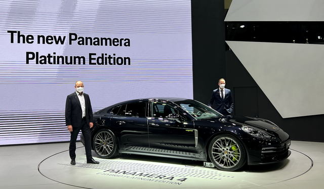 ▲ 포르쉐는 '파나메라 플래티넘 에디션' 등 12종의 차량을 선보였다. ⓒ김재홍 기자