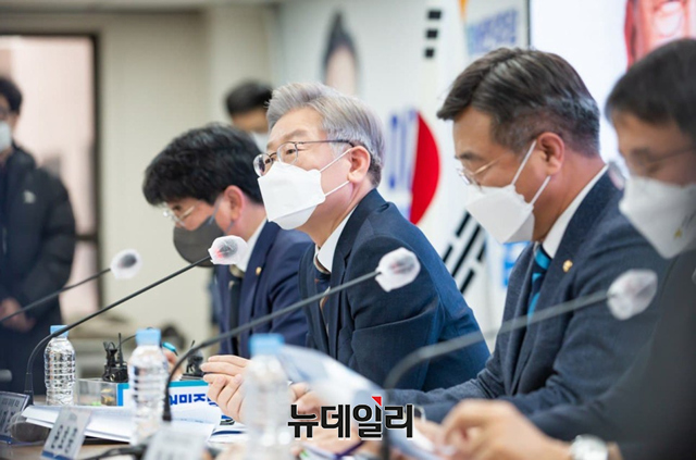 ▲ 지난 24일 오후 서울 여의도 더불어민주당 중앙당사 회의실에서 열린 민생·개혁 입법 추진 간담회에서 발언하는 이재명 더불어민주당 대선 후보 자료 사진. ⓒ강민석 기자(제공=이재명블로그)