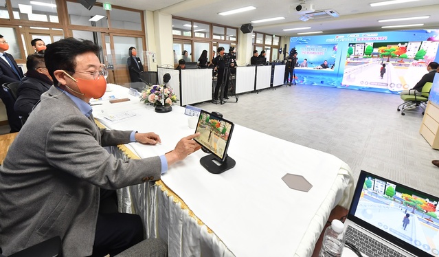 ▲ 이철우 경북도지사는 “이번 협약식은 코로나19로 인한 소비패턴 변화, 새로운 수산업 변화의 첫 번째 날이 될 것”이라며, “바다를 지배하는 자가 세계를 지배한다는 신념으로 끊임없는 변화에 선도적으로 대응하는 경북 수산행정이 되도록 열심히 뛸 것”이라고 밝혔다.ⓒ경북도