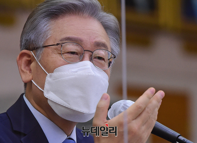 ▲ 이재명 더불어민주당 대선 후보가 '조카의 살인사건' 변호를 인정하면서 배우 김부선씨의 과거 발언이 재조명됐다. 이재명 후보 자료사진. ⓒ뉴데일리 DB