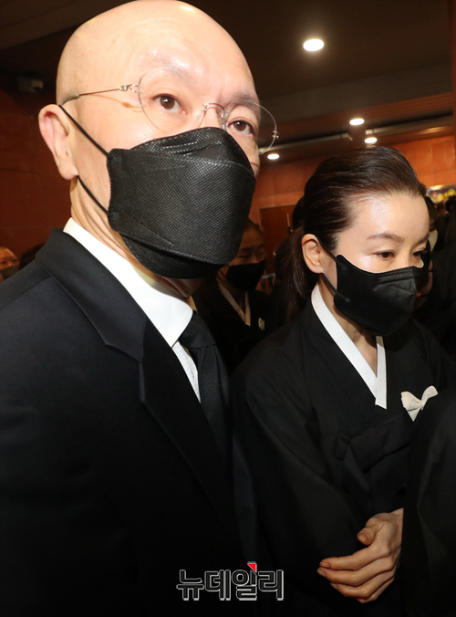 ▲ 고(故) 전두환 전 대통령의 차남 전재용 씨와 부인 박상아 씨