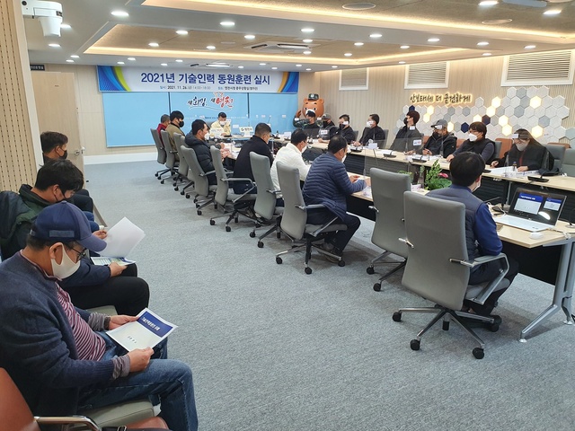 ▲ 영천시는 국가 비상대비 인력동원 대상자의 응소율 제고와 임무수행능력 향상 등 비상시 동원의 실효성 강화를 위한 2021년도 기술인력 동원훈련을 26일 실시했다.ⓒ영천시