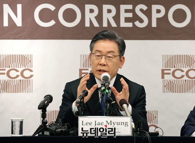 ▲ 이재명 더불어민주당 대통령후보가 '조카 살인사건 변호'를 사과했음에도 불구, 이재명 후보의 '인권변호사' 이력 관련 논란은 일파만파다. 이재명 후보 자료사진. ⓒ강민석 기자