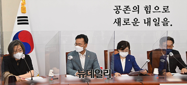 ▲ 지난 6월27일 이수정 경기대 범죄심리학과 교수(맨 왼쪽)가 국회에서 열린 국민의힘 '군 성범죄 진상규명 및 재발방지 특별위원회' 제2차 회의에서 모두 발언하고 있다. ⓒ뉴데일리