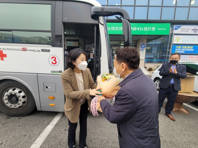▲ 경북농협(본부장 김춘안)은 29일 농협안동시지부에서 올해 23번째 ‘함께하는 릴레이 헌혈 캠페인’을 실시했다.ⓒ경북농협