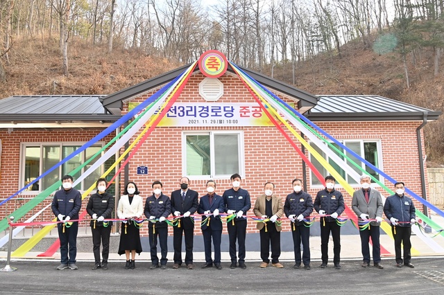 ▲ 청송군(군수 윤경희)은 지난 11월 25일 안덕면 감은1리 경로당과, 11월 29일 파천면 덕천3리 경로당을 신축하고 준공식을 가졌다.ⓒ청송군