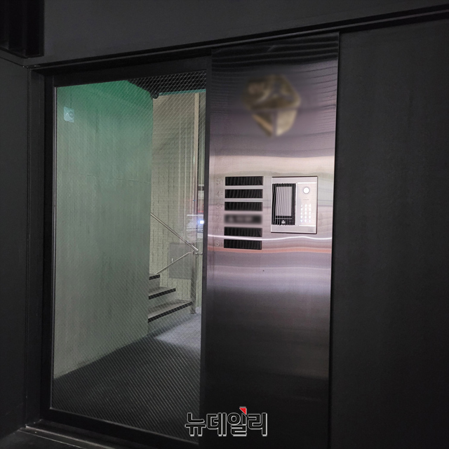 ▲ 아이오플렉스와 엔에스제이홀딩스가 입주한 서울 강남구 청담동의 건물 입구. ⓒ박찬제 기자